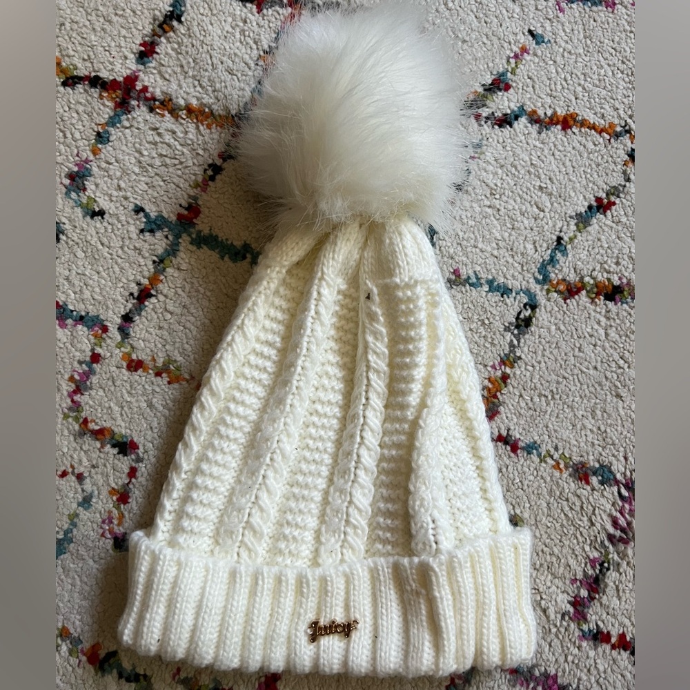 Juicy Couture White Beanie w Pompom